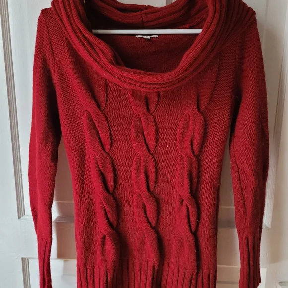 Cache Sweater - Picture 1 of 4